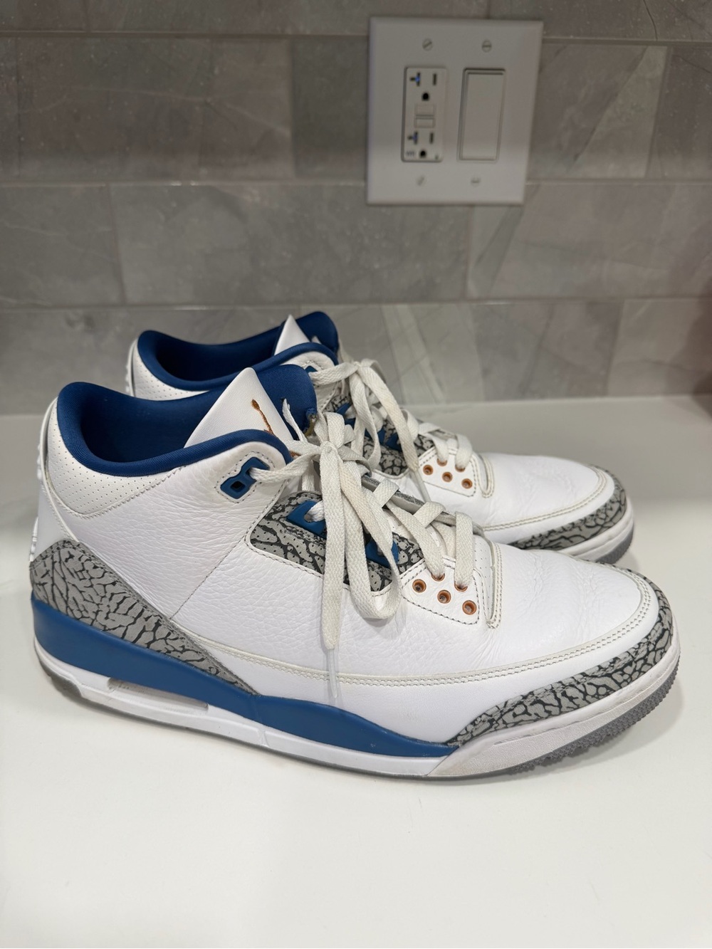 Jordan Men's White/Blue Elephant Print Low-Top Sneakers